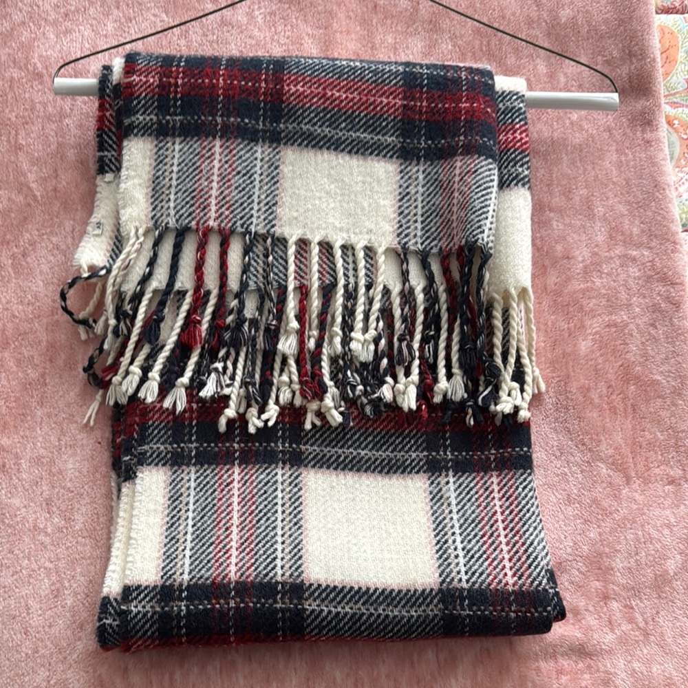 Cozy Plaid Fringe Throw Blanket